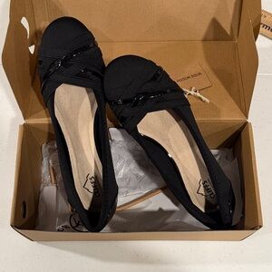 White Mountain Black Women's Flats